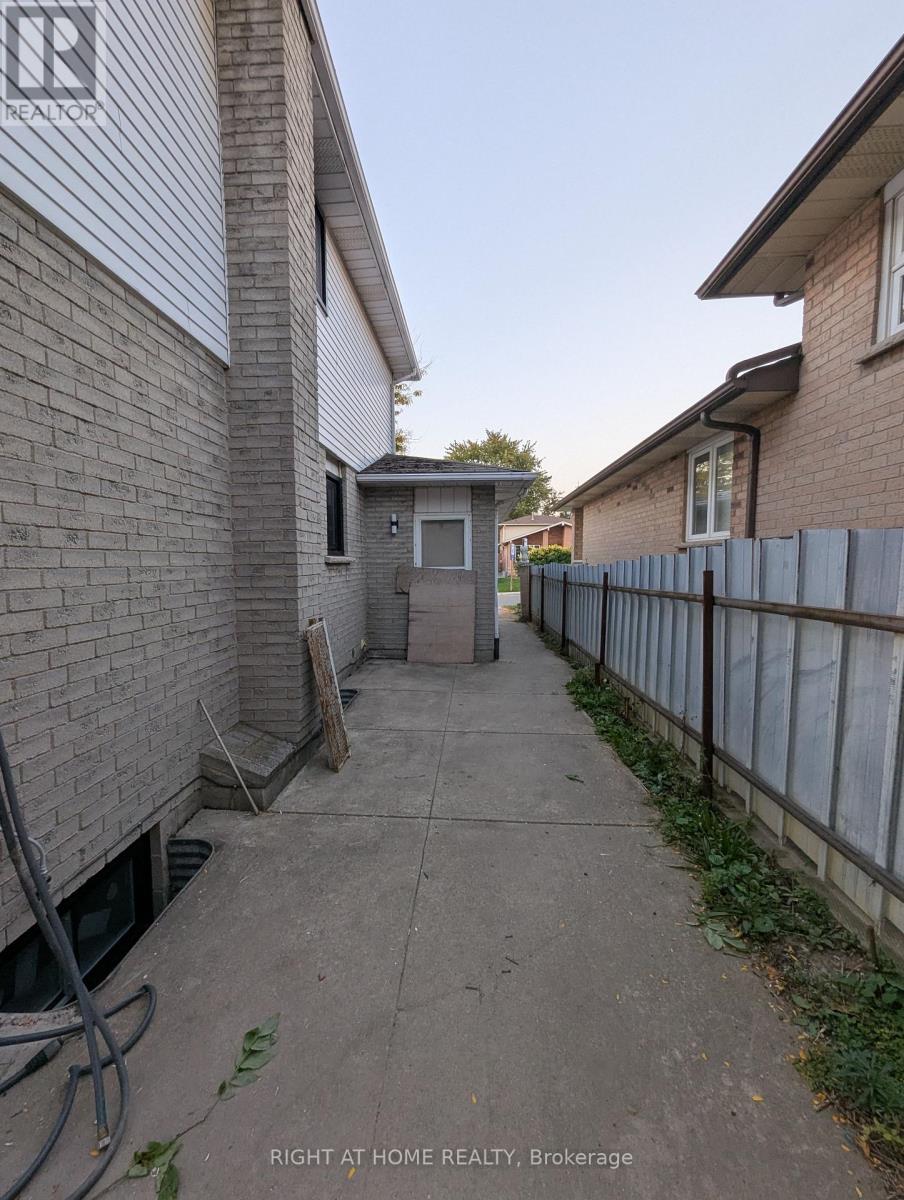 73 Skyview Drive, Hamilton (Falkirk), Ontario  L9B 1X5 - Photo 44 - X12445537