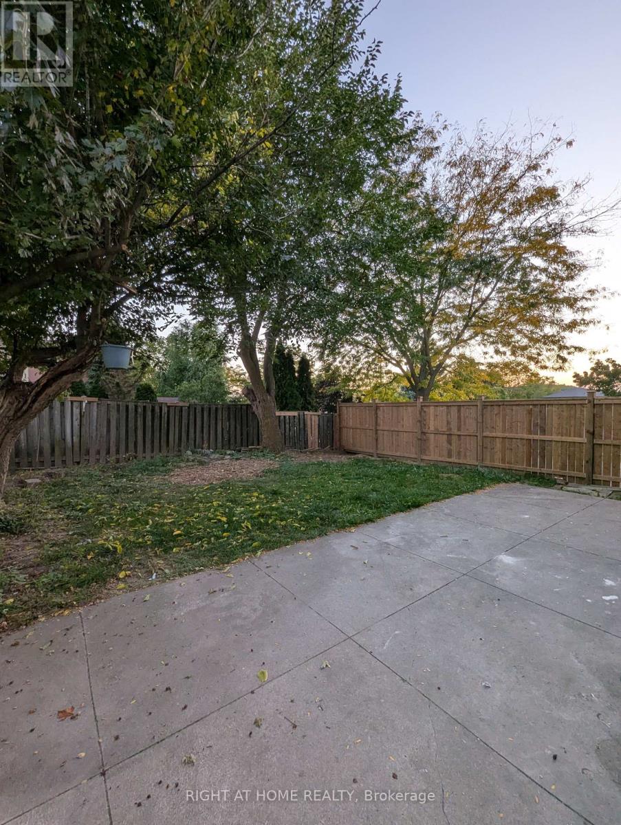 73 Skyview Drive, Hamilton (Falkirk), Ontario  L9B 1X5 - Photo 45 - X12445537