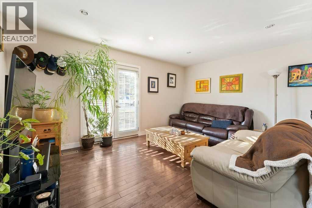 4640 81 Street Nw, Calgary, Alberta  T3B 2P4 - Photo 4 - A2260635