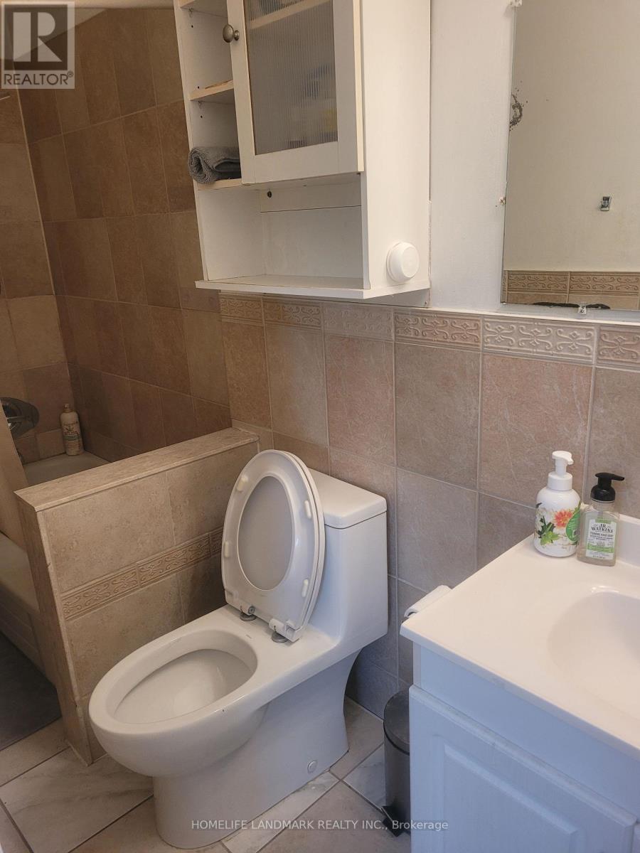 #1 - 3335 Lake Shore Boulevard W, Toronto, Ontario  M8W 1N1 - Photo 11 - W12445541