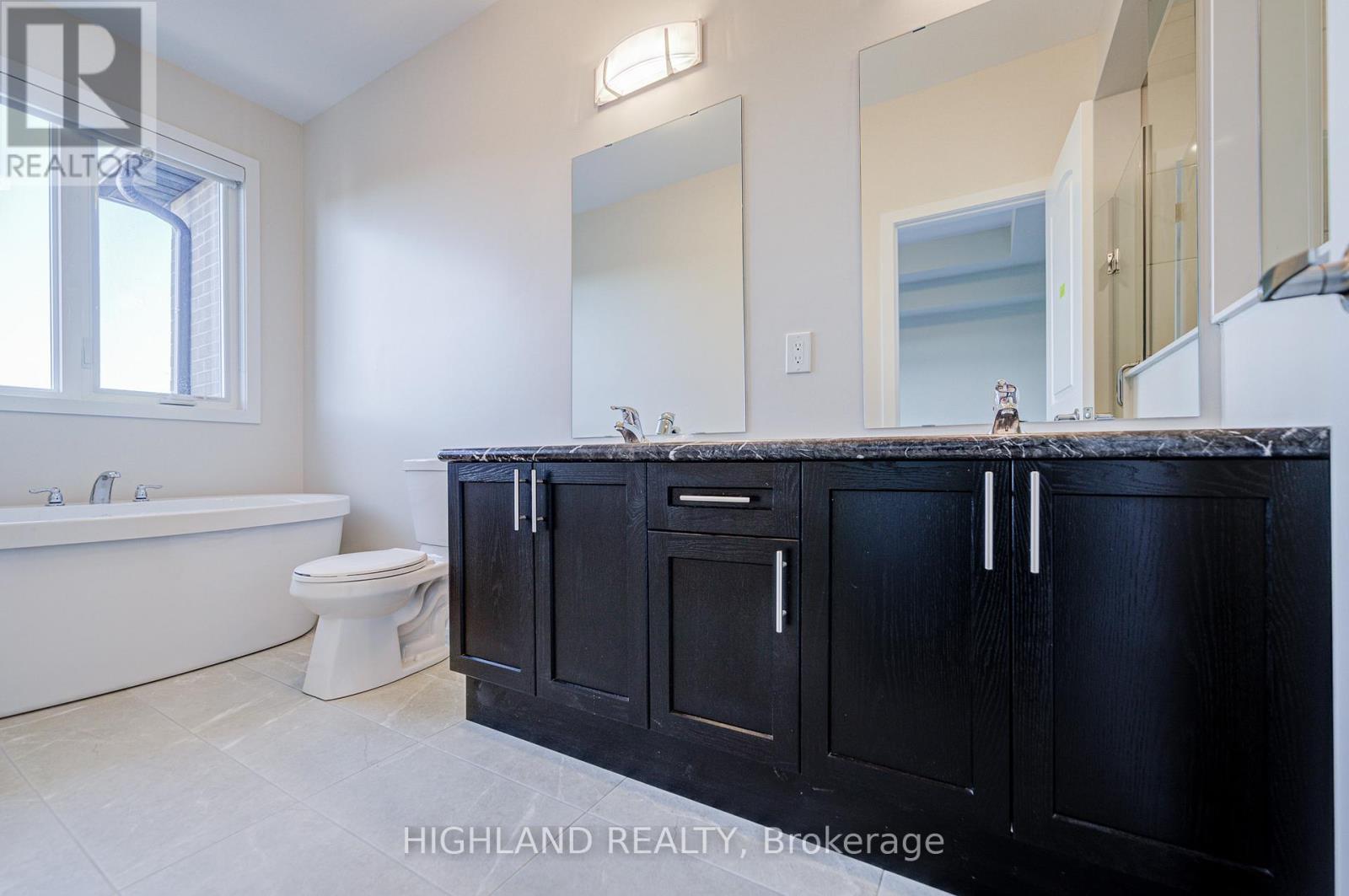 1170 Dartmouth Crescent, Oakville, Ontario  K1V 6J7 - Photo 22 - W12445545