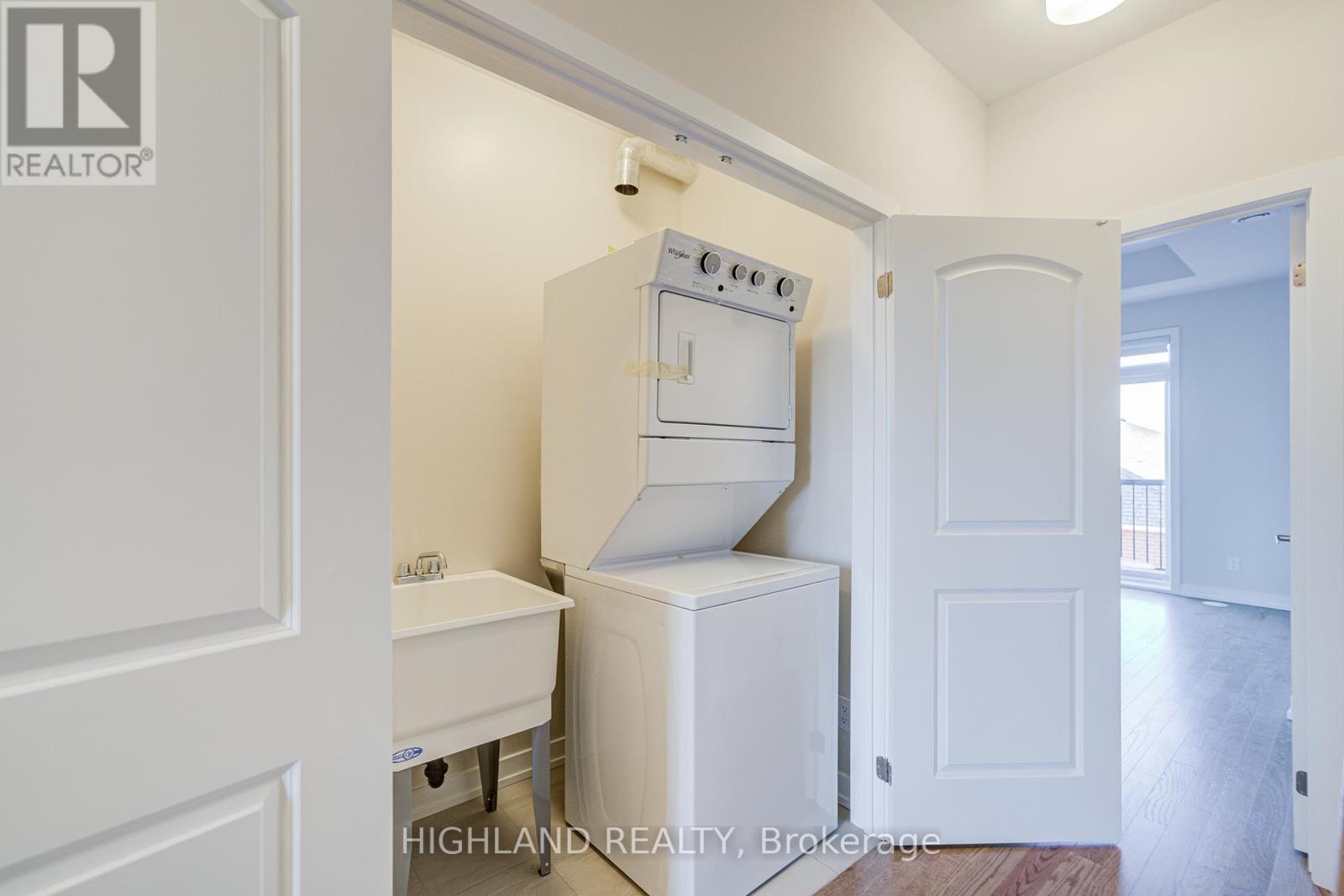 1170 Dartmouth Crescent, Oakville, Ontario  K1V 6J7 - Photo 25 - W12445545