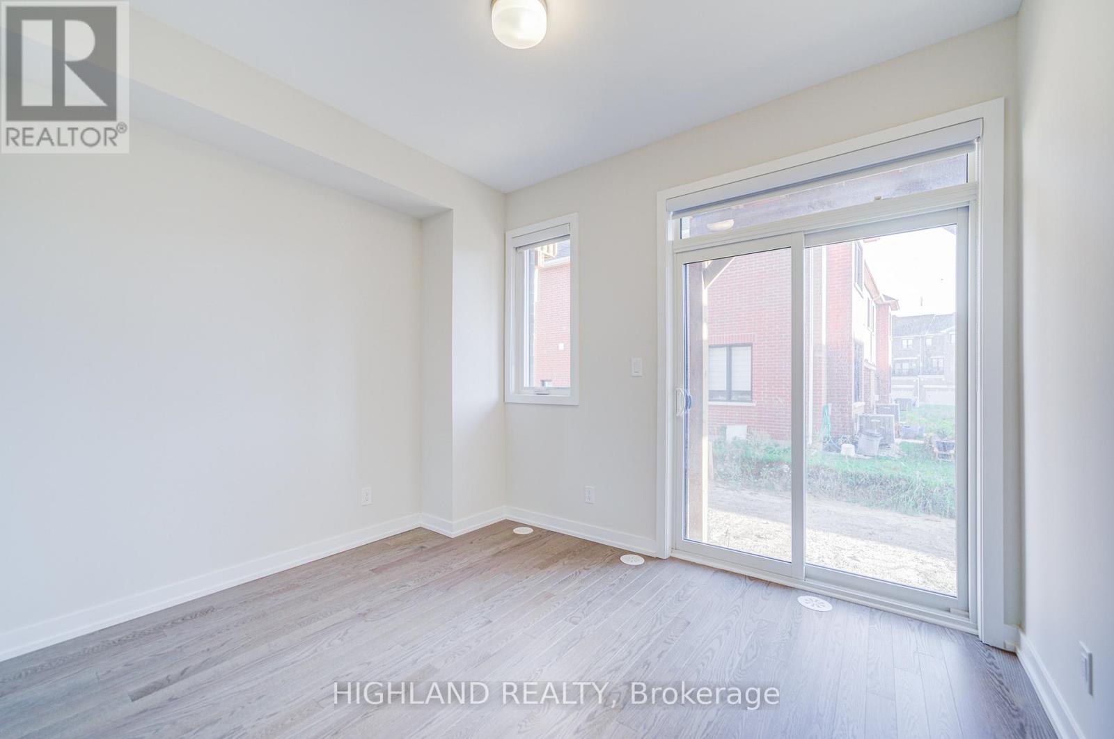 1170 Dartmouth Crescent, Oakville, Ontario  K1V 6J7 - Photo 4 - W12445545