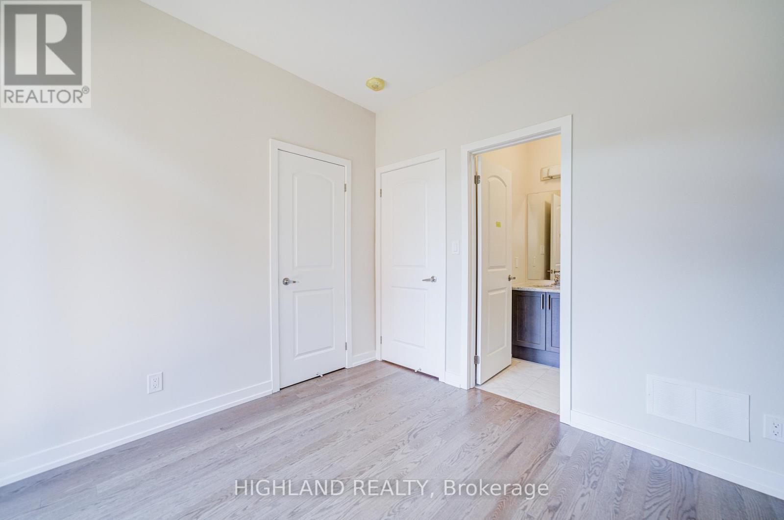 1170 Dartmouth Crescent, Oakville, Ontario  K1V 6J7 - Photo 6 - W12445545