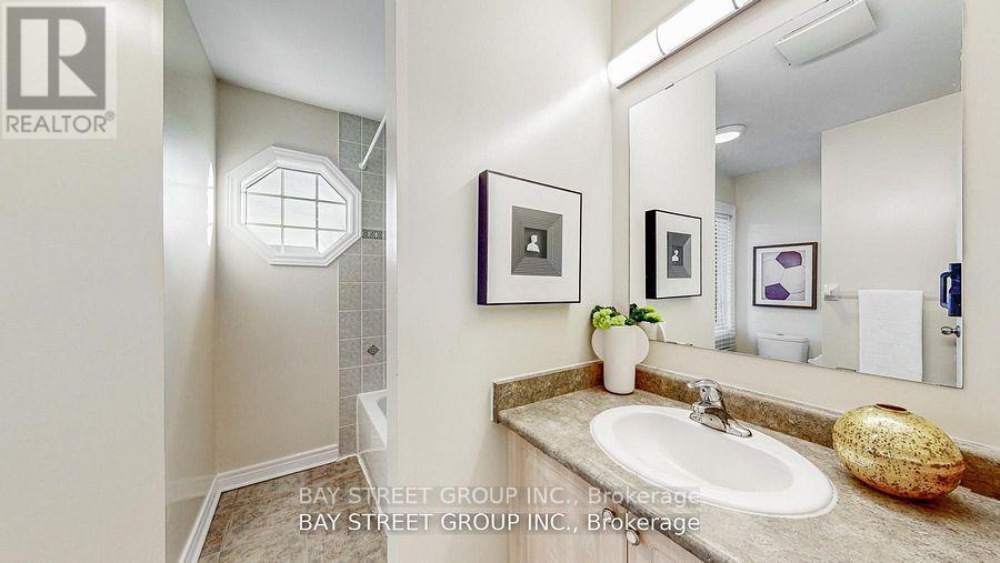 2292 Blue Oak Circle, Oakville, Ontario  L6M 5J4 - Photo 12 - W12445551