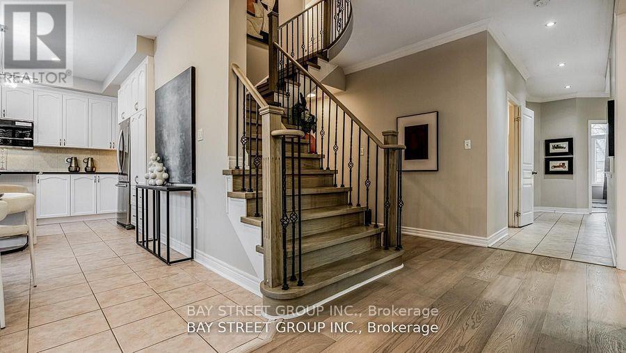 2292 Blue Oak Circle, Oakville, Ontario  L6M 5J4 - Photo 13 - W12445551