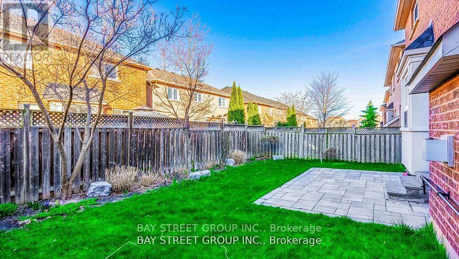 2292 Blue Oak Circle, Oakville, Ontario  L6M 5J4 - Photo 17 - W12445551