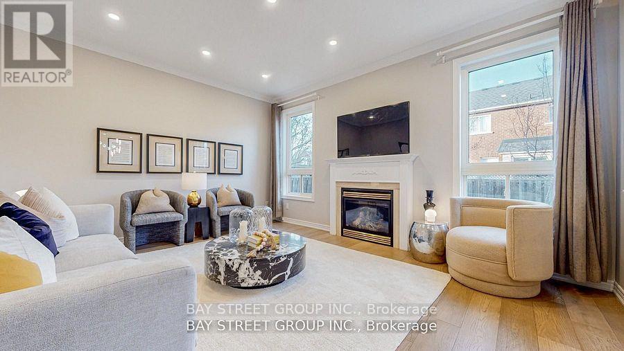 2292 Blue Oak Circle, Oakville, Ontario  L6M 5J4 - Photo 3 - W12445551