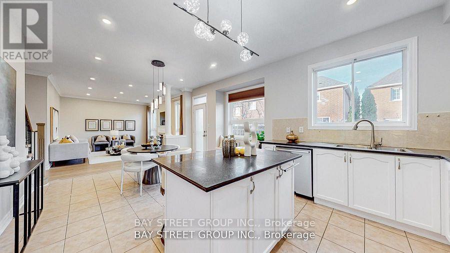 2292 Blue Oak Circle, Oakville, Ontario  L6M 5J4 - Photo 7 - W12445551
