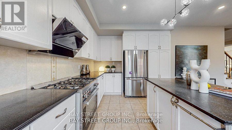 2292 Blue Oak Circle, Oakville, Ontario  L6M 5J4 - Photo 8 - W12445551