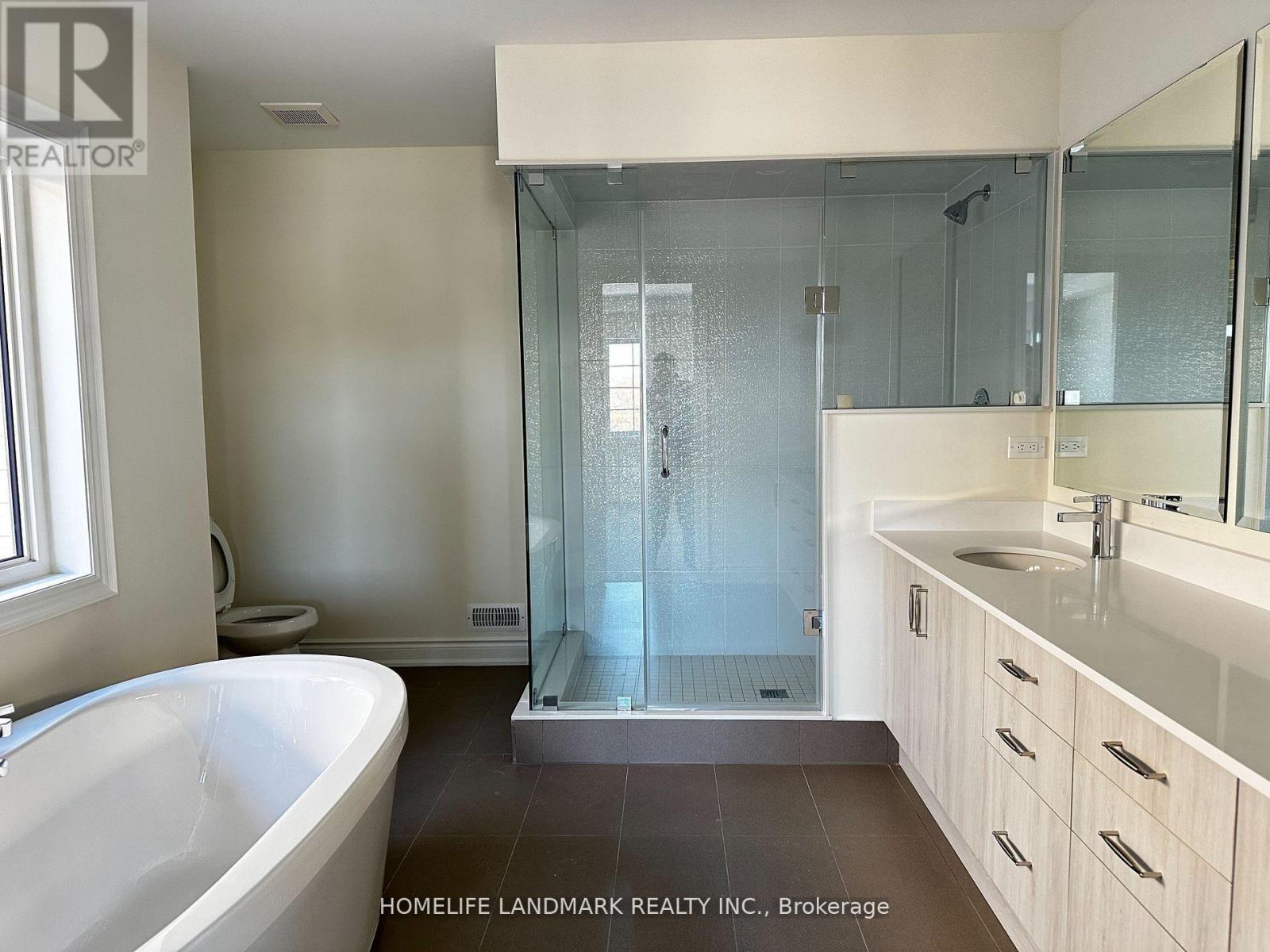 36 Upbound Court, East Gwillimbury, Ontario  L9N 0W5 - Photo 16 - N12445548