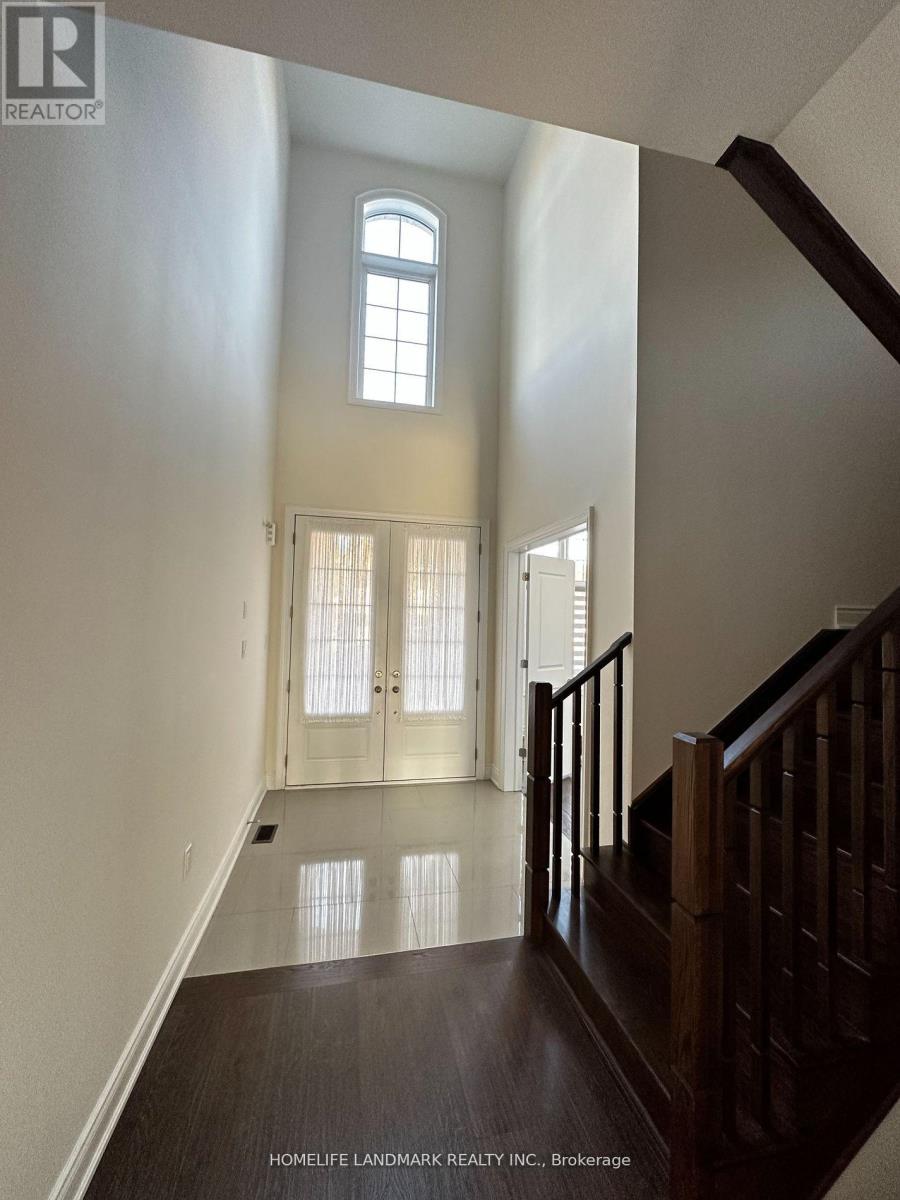 36 Upbound Court, East Gwillimbury, Ontario  L9N 0W5 - Photo 4 - N12445548