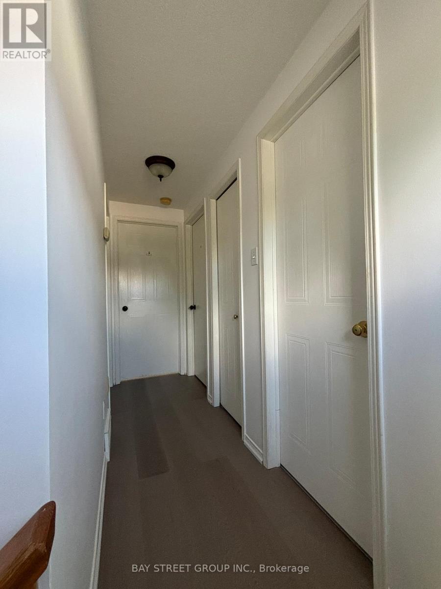 327 Cornridge Place, Waterloo, Ontario  N2T 2N2 - Photo 2 - X12445544