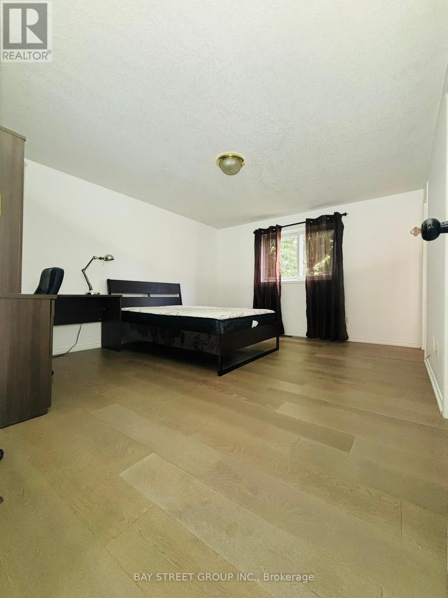 327 Cornridge Place, Waterloo, Ontario  N2T 2N2 - Photo 7 - X12445544