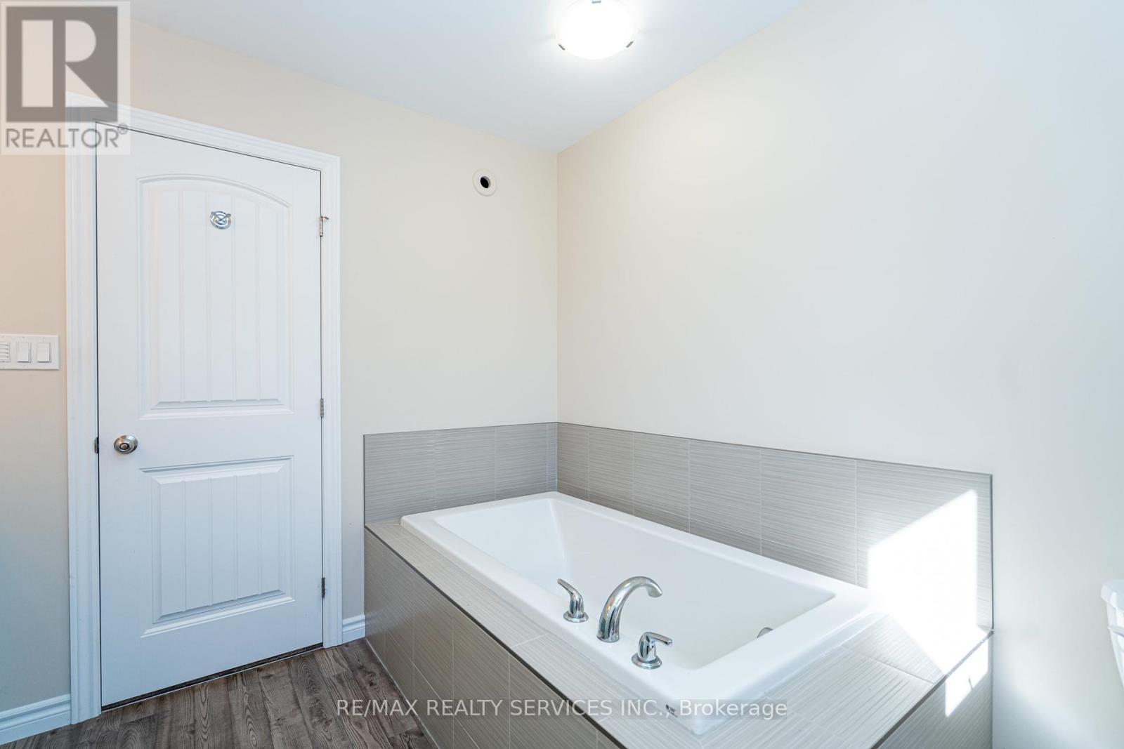 25 Acorn Trail, St. Thomas, Ontario  N5R 0H5 - Photo 22 - X12445550