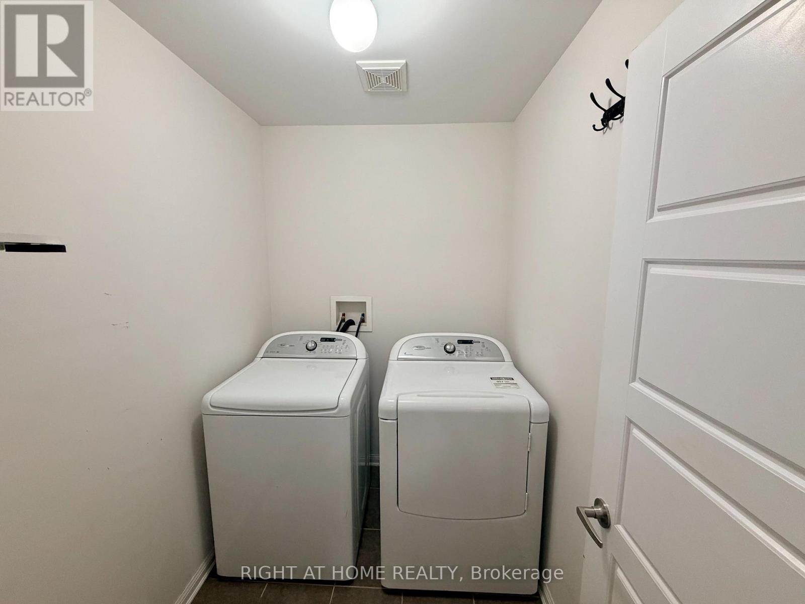 19 Klemscott Road, Brampton, Ontario  L7A 0P5 - Photo 9 - W12401947