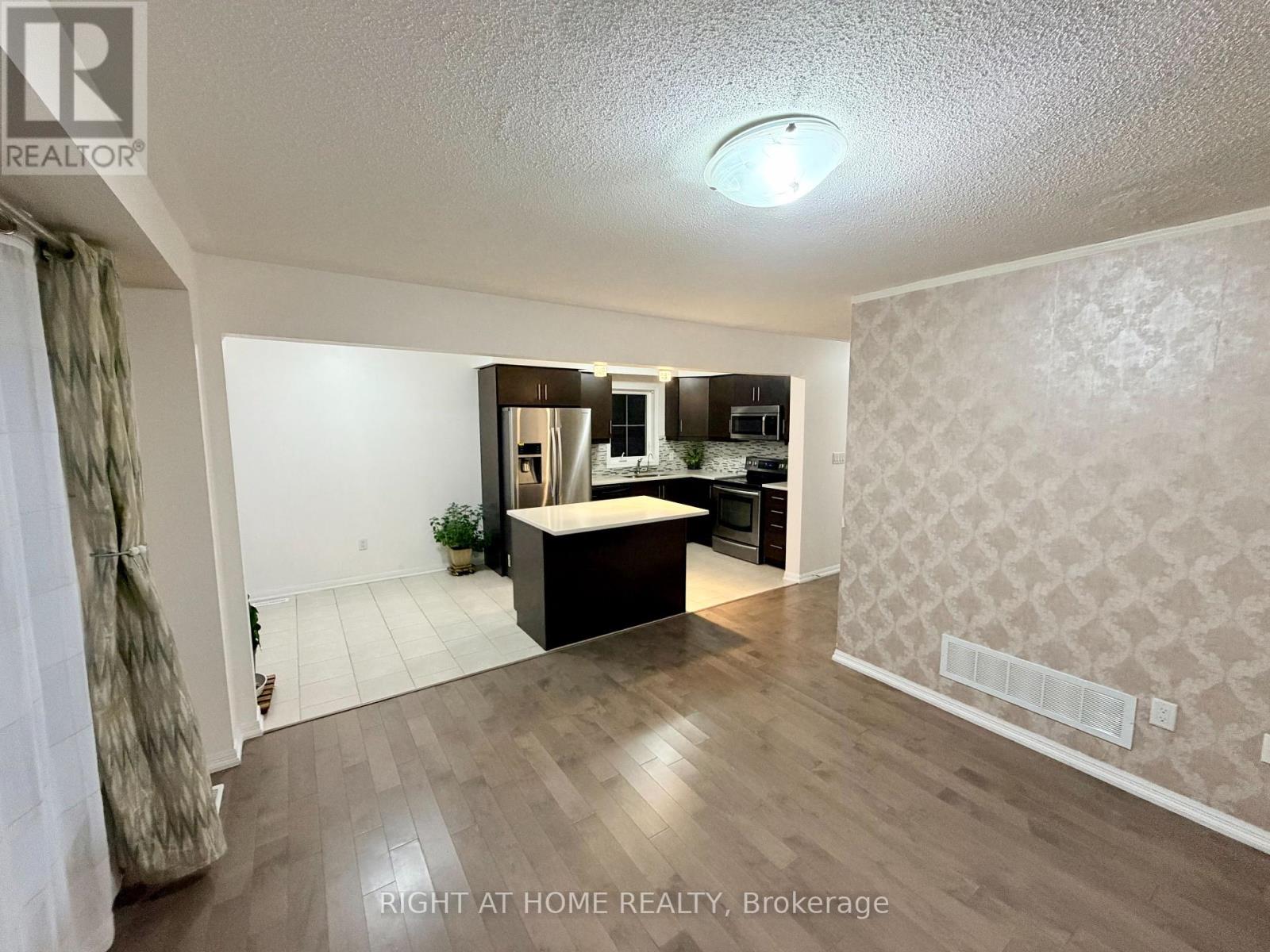 19 Klemscott Road, Brampton, Ontario  L7A 0P5 - Photo 13 - W12401947