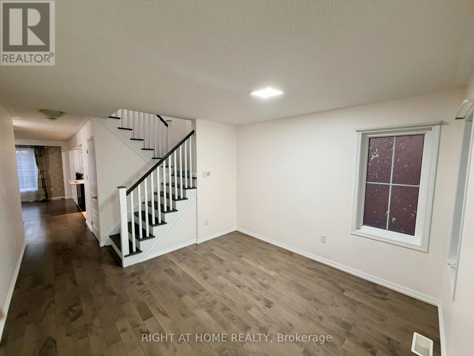 19 Klemscott Road, Brampton, Ontario  L7A 0P5 - Photo 2 - W12401947