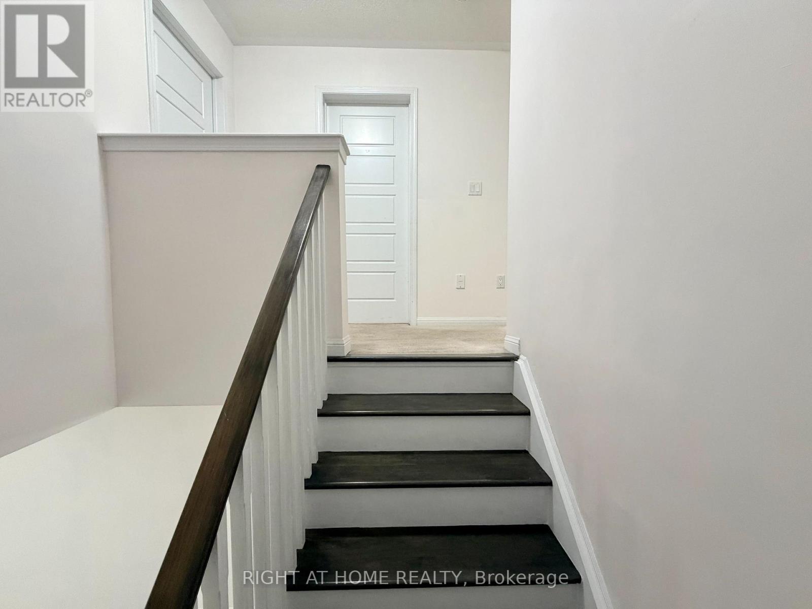 19 Klemscott Road, Brampton, Ontario  L7A 0P5 - Photo 6 - W12401947