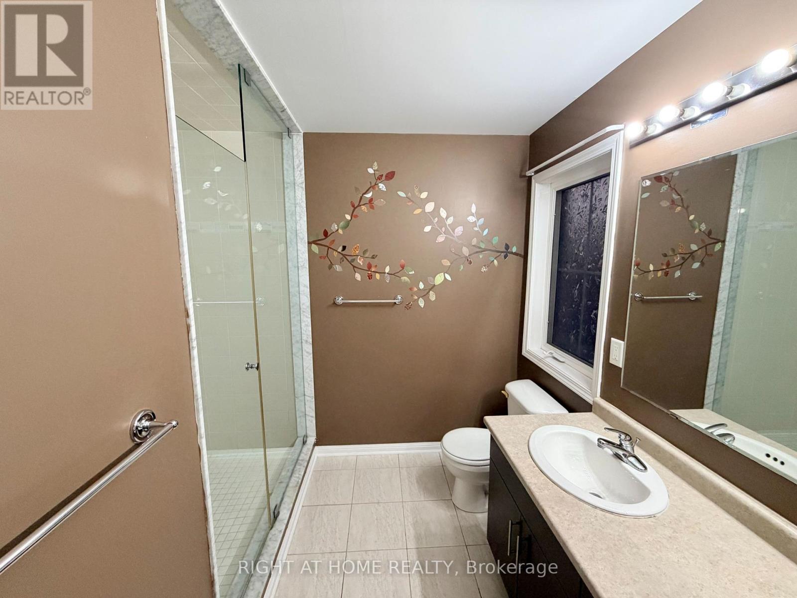19 Klemscott Road, Brampton, Ontario  L7A 0P5 - Photo 8 - W12401947