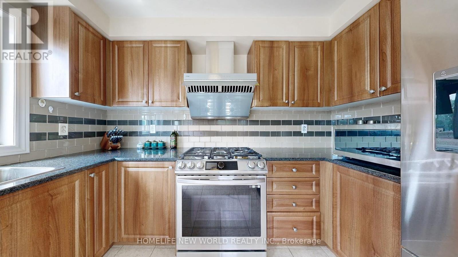 49 Kawneer Terrace, Toronto, Ontario  M1P 0C2 - Photo 11 - E12445559
