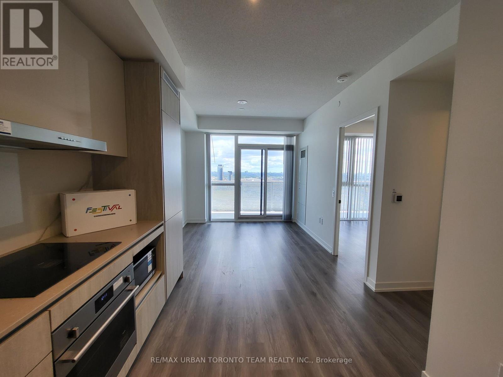3907 - 28 Interchange Way, Vaughan, Ontario  L4K 0P8 - Photo 2 - N12445556