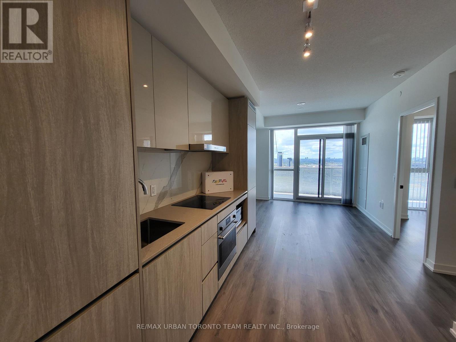 3907 - 28 Interchange Way, Vaughan, Ontario  L4K 0P8 - Photo 3 - N12445556