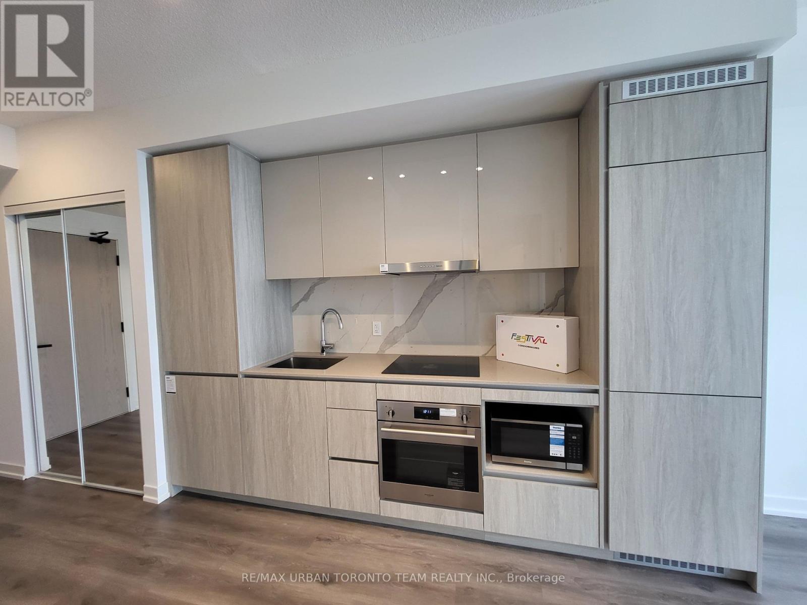 3907 - 28 Interchange Way, Vaughan, Ontario  L4K 0P8 - Photo 5 - N12445556