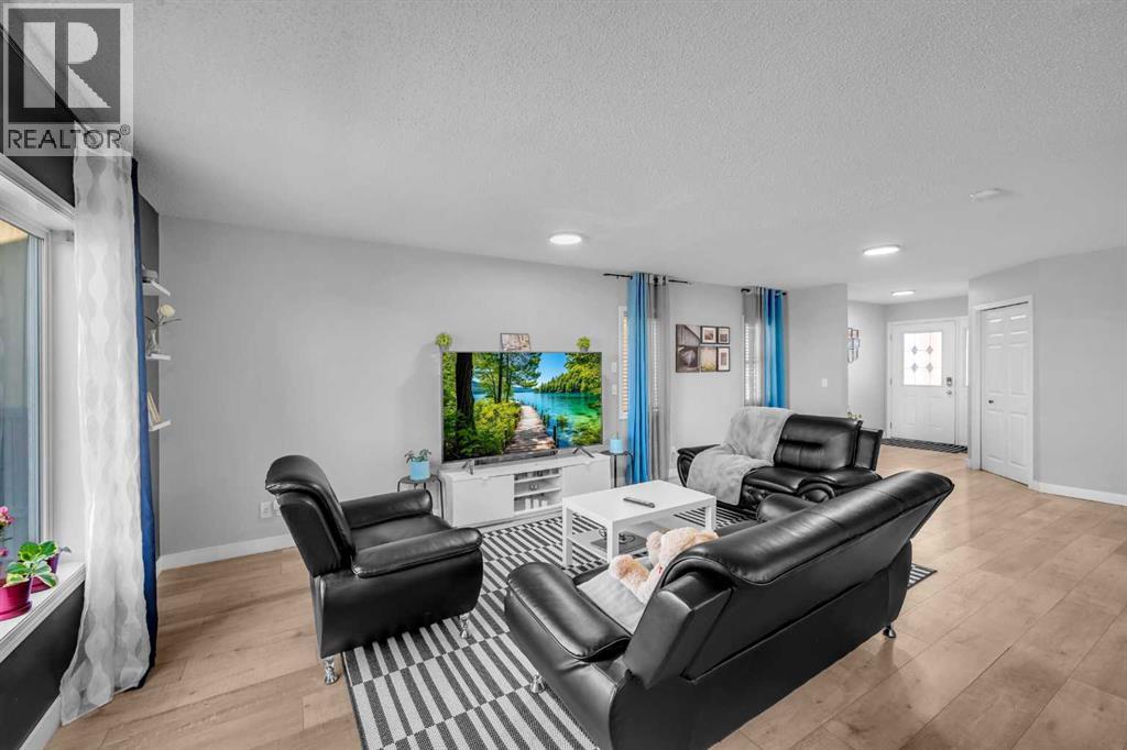 233 Saddlecrest Way Ne, Calgary, Alberta  T3J 5N2 - Photo 2 - A2259387