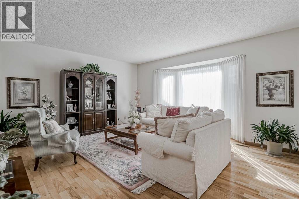 620 Deer Side Place Se, Calgary, Alberta  T2J 6A2 - Photo 12 - A2260010