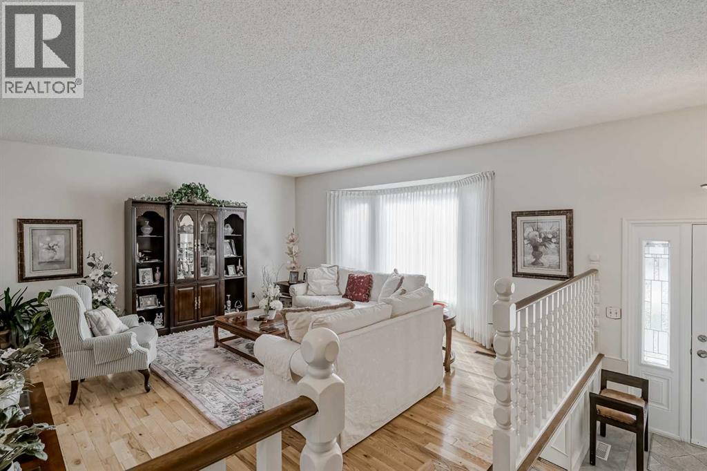 620 Deer Side Place Se, Calgary, Alberta  T2J 6A2 - Photo 11 - A2260010