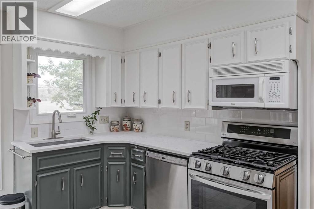 620 Deer Side Place Se, Calgary, Alberta  T2J 6A2 - Photo 5 - A2260010