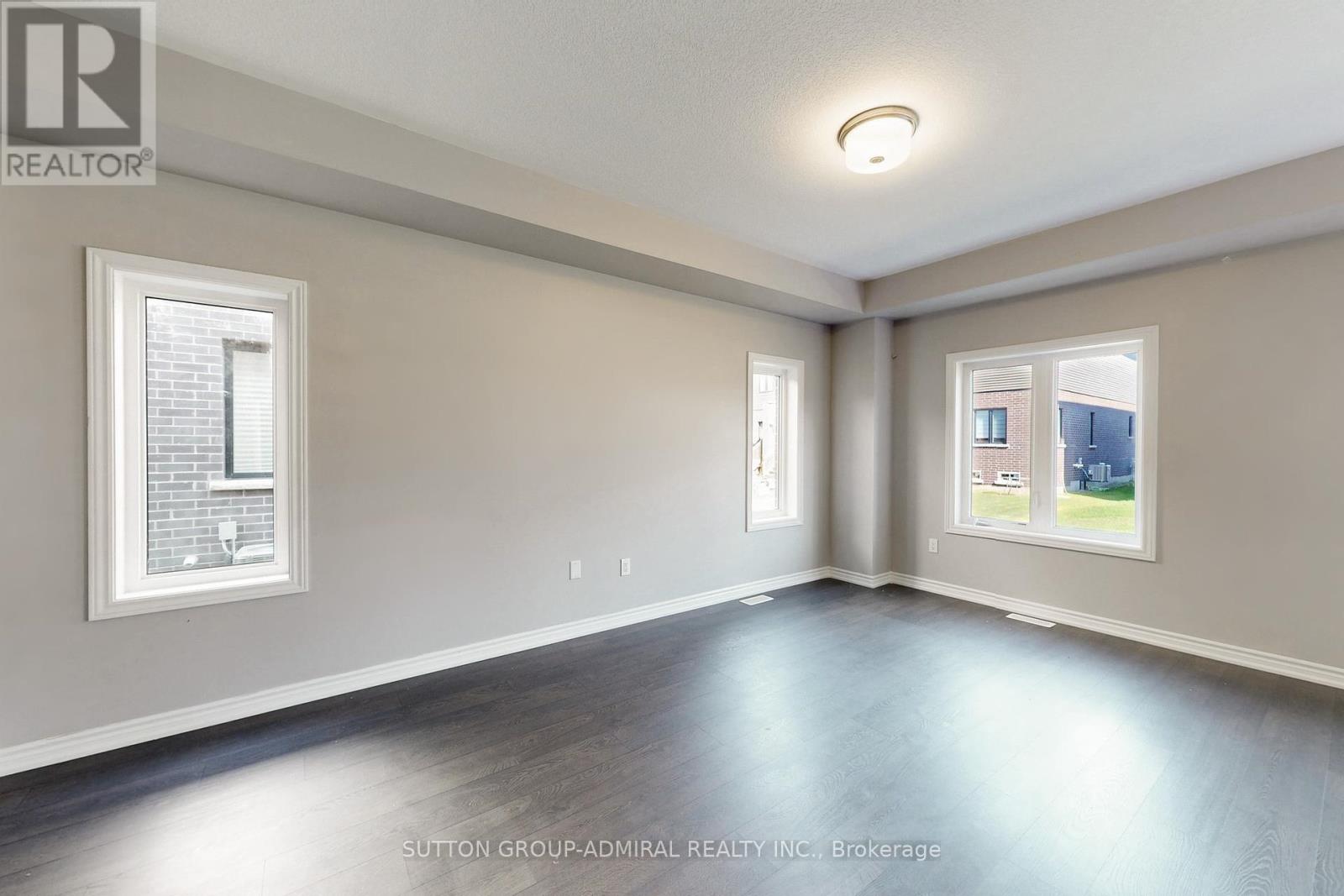 18 Copeman Avenue, Brantford, Ontario  N3V 0B3 - Photo 13 - X12445560