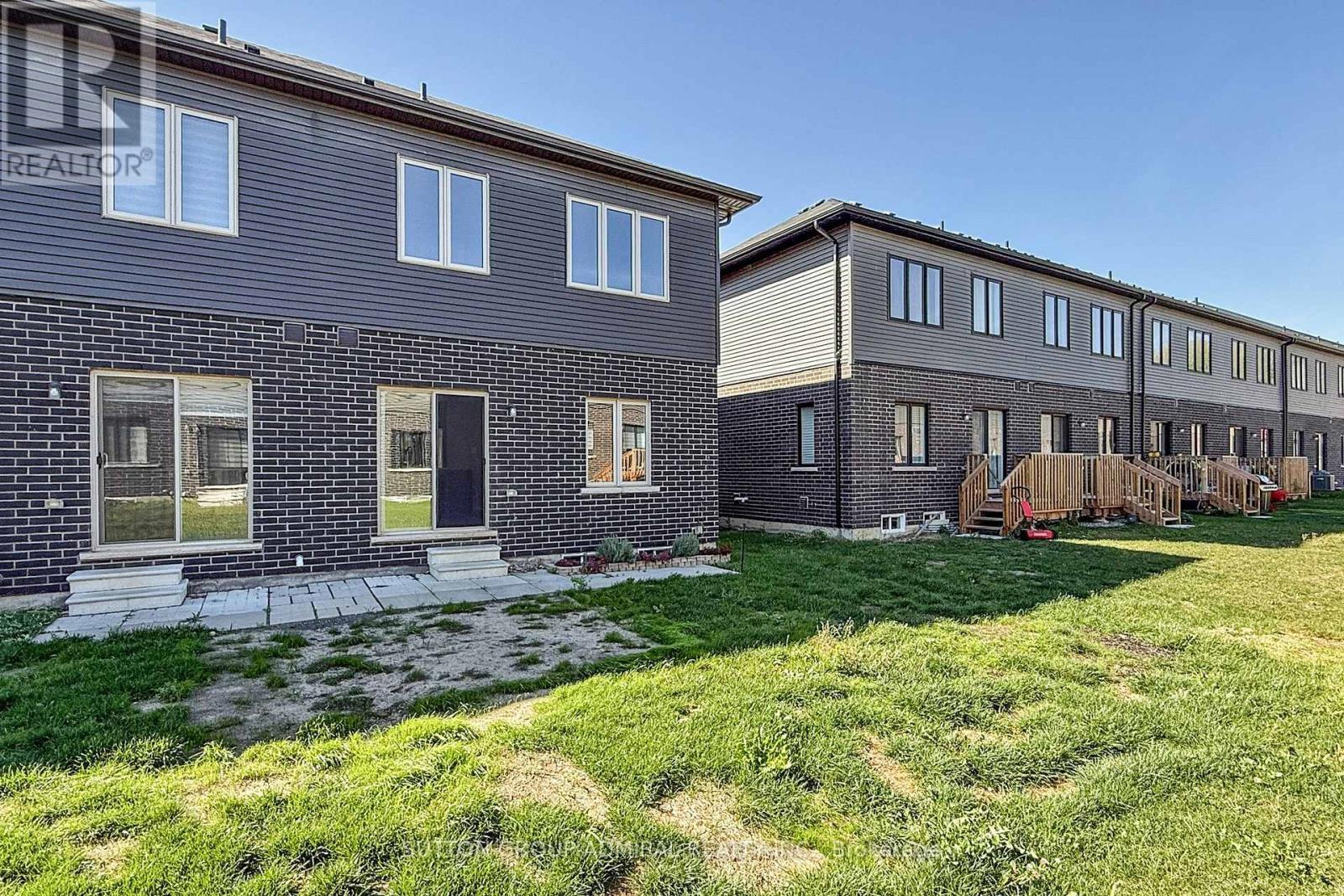 18 Copeman Avenue, Brantford, Ontario  N3V 0B3 - Photo 36 - X12445560