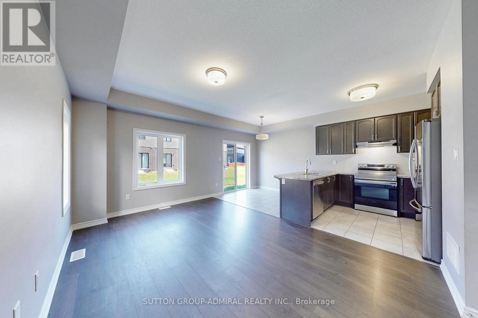 18 Copeman Avenue, Brantford, Ontario  N3V 0B3 - Photo 4 - X12445560
