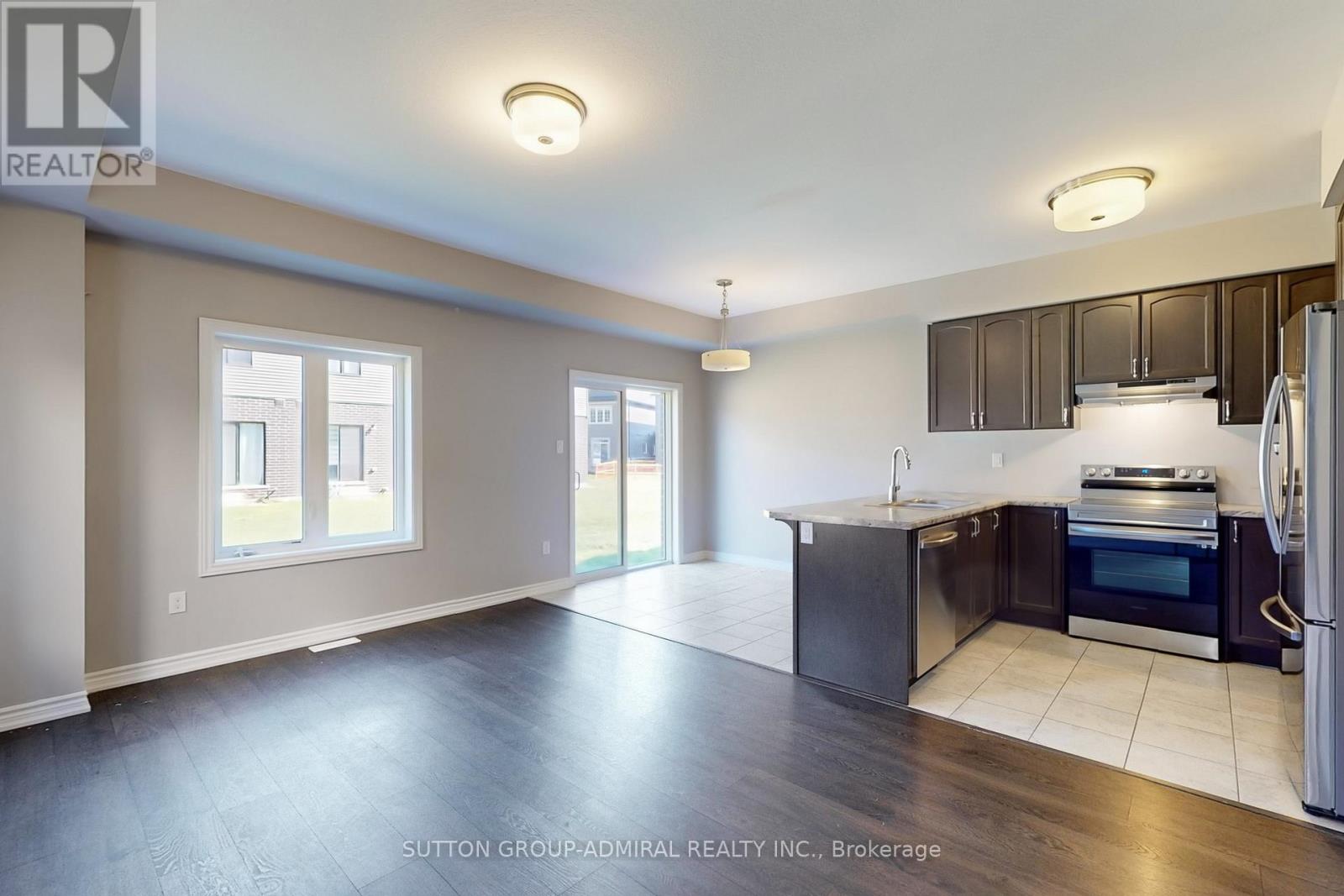 18 Copeman Avenue, Brantford, Ontario  N3V 0B3 - Photo 5 - X12445560