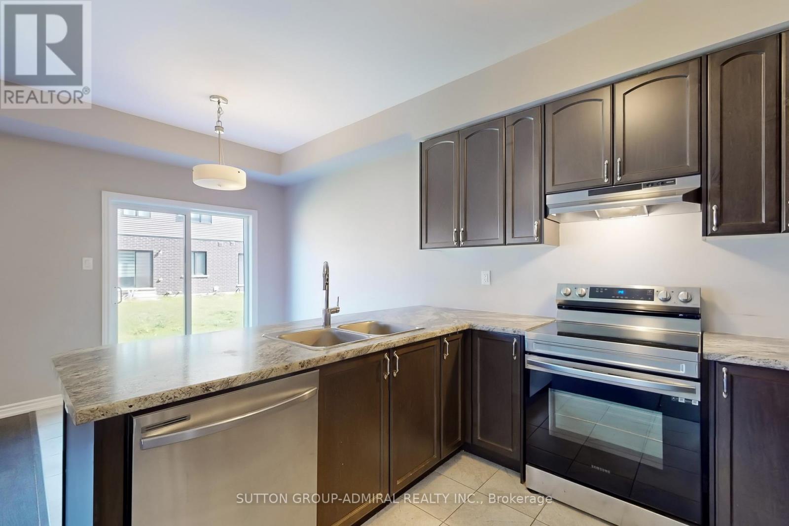 18 Copeman Avenue, Brantford, Ontario  N3V 0B3 - Photo 6 - X12445560
