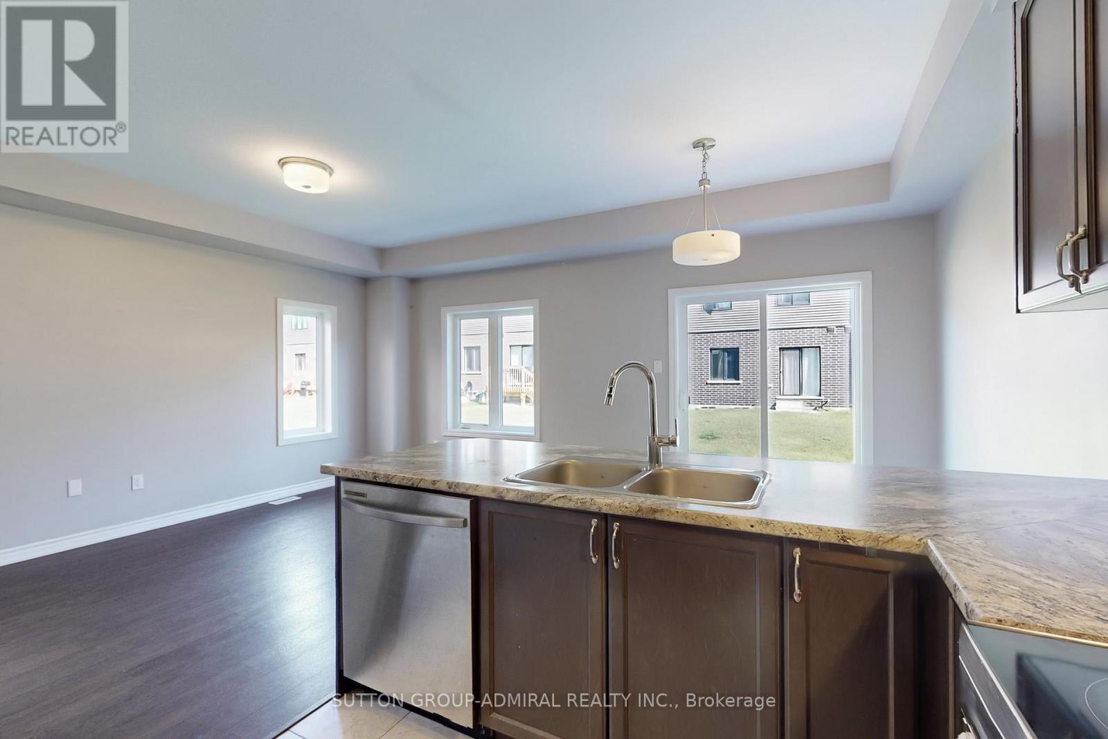 18 Copeman Avenue, Brantford, Ontario  N3V 0B3 - Photo 8 - X12445560