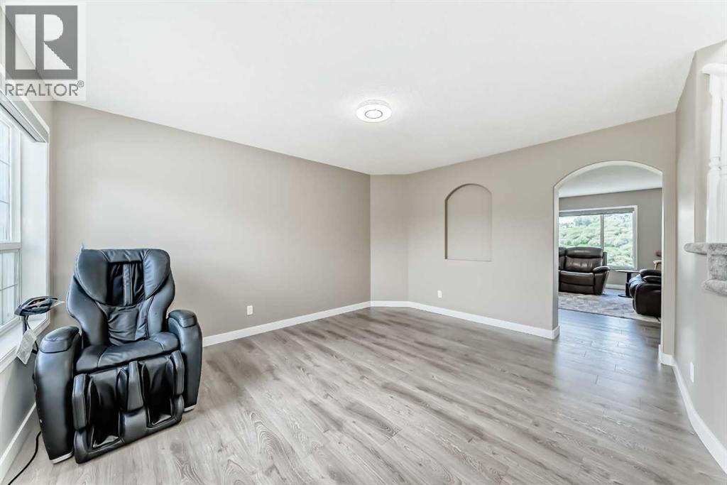 55 Edgeridge Circle Nw, Calgary, Alberta  T3A 6J1 - Photo 5 - A2261734