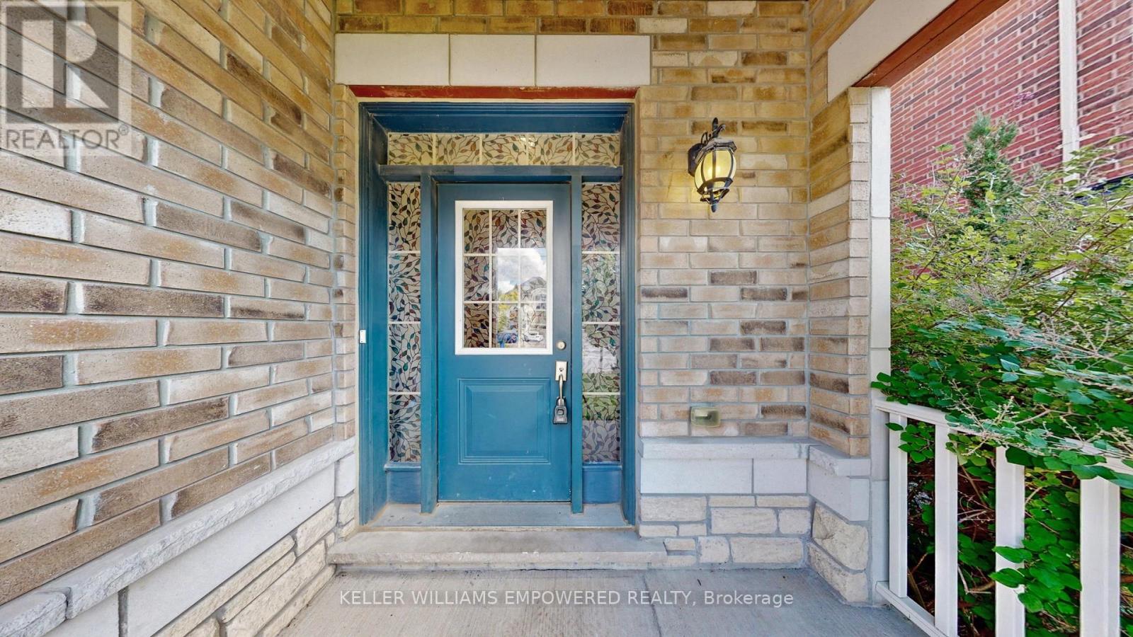 138 Crane Street, Aurora, Ontario  L4G 0W2 - Photo 2 - N12445564