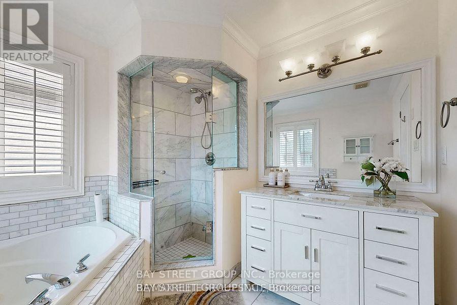 37 Whisperwood Road, Vaughan, Ontario  L4J 9G6 - Photo 11 - N12445568