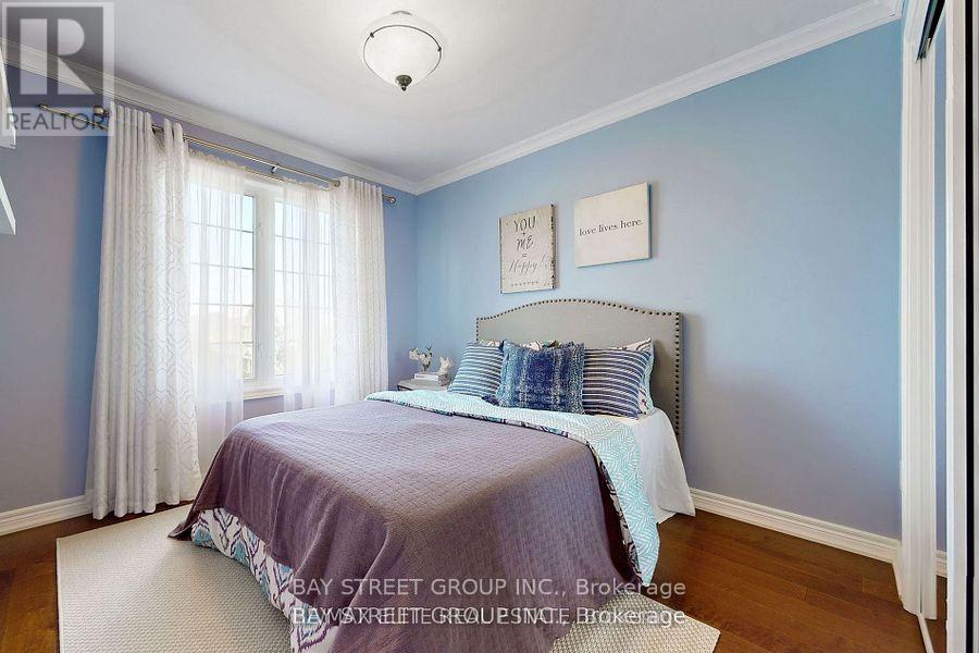 37 Whisperwood Road, Vaughan, Ontario  L4J 9G6 - Photo 4 - N12445568