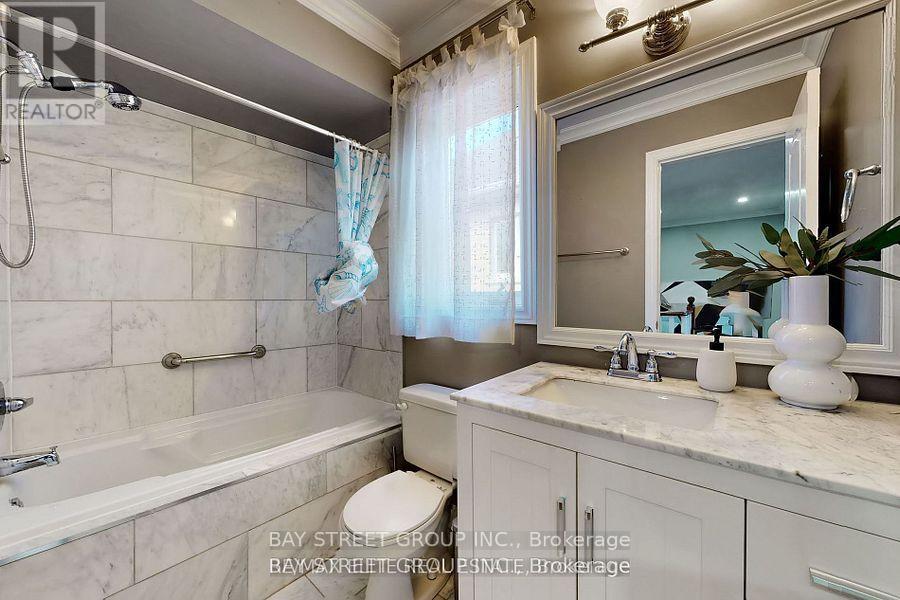 37 Whisperwood Road, Vaughan, Ontario  L4J 9G6 - Photo 9 - N12445568