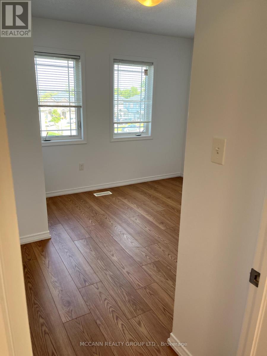 79 Franks Way, Barrie, Ontario  L4N 3J1 - Photo 11 - S12388365