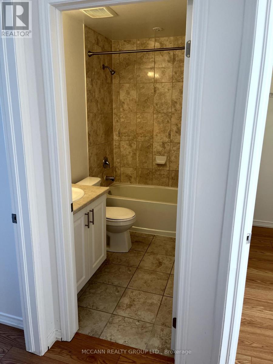 79 Franks Way, Barrie, Ontario  L4N 3J1 - Photo 13 - S12388365
