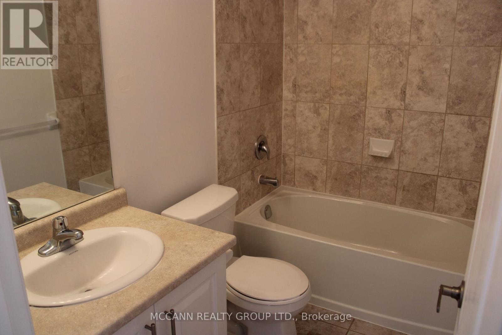 79 Franks Way, Barrie, Ontario  L4N 3J1 - Photo 14 - S12388365