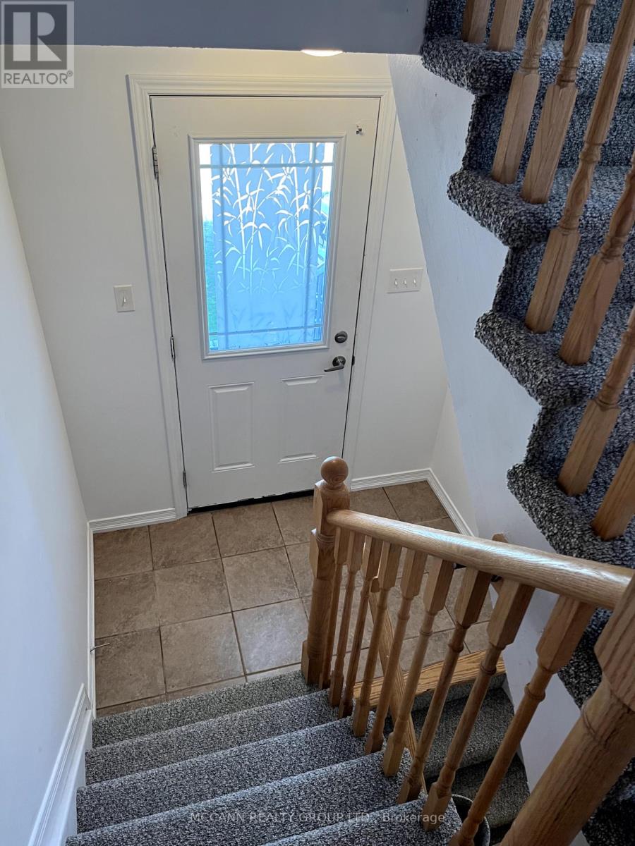79 Franks Way, Barrie, Ontario  L4N 3J1 - Photo 3 - S12388365