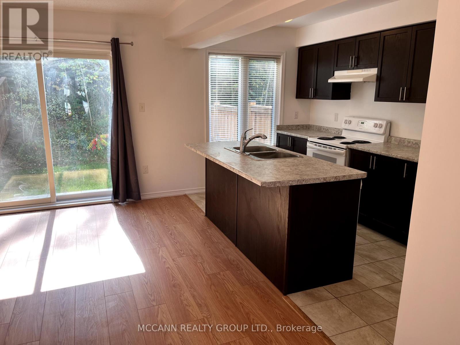 79 Franks Way, Barrie, Ontario  L4N 3J1 - Photo 7 - S12388365
