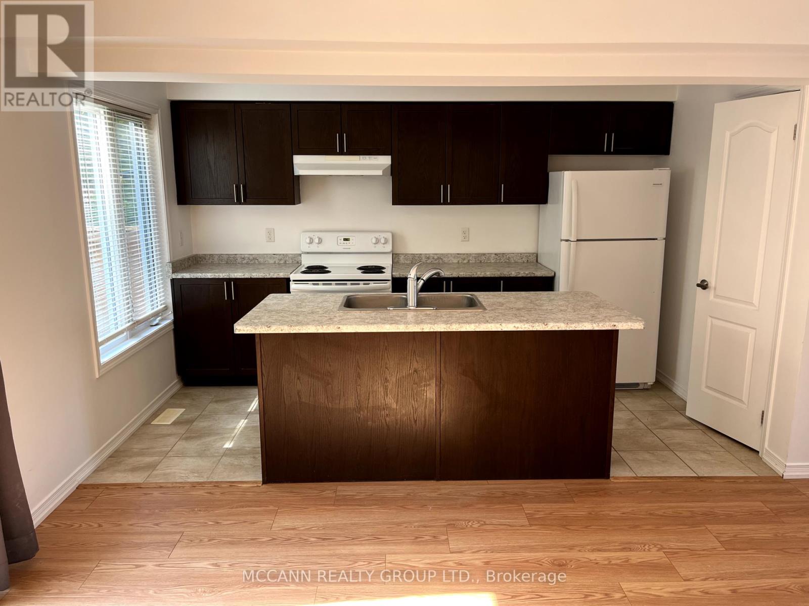 79 Franks Way, Barrie, Ontario  L4N 3J1 - Photo 8 - S12388365