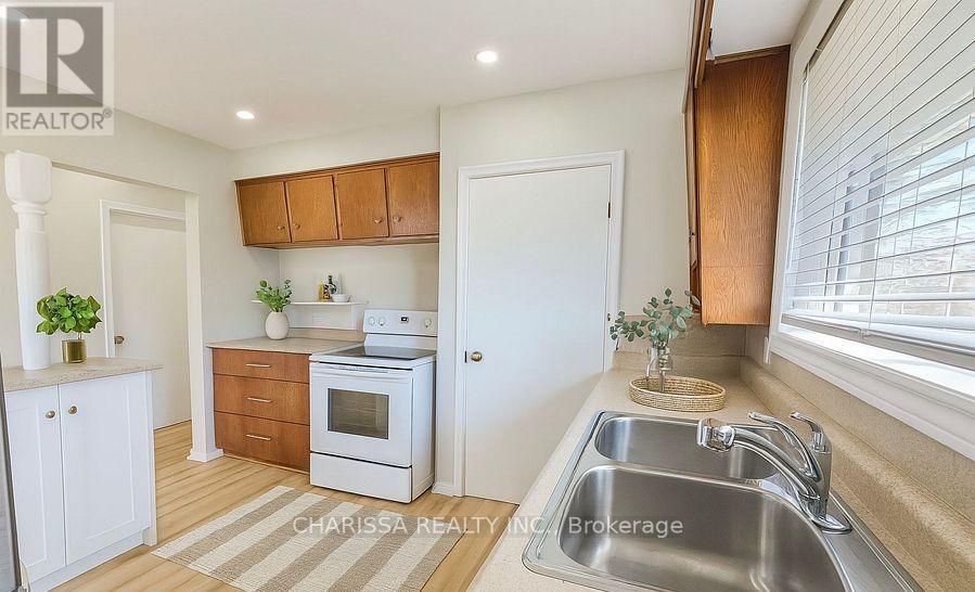 Upper - 37 Kingslea Drive, Hamilton, Ontario  L8T 3Z8 - Photo 5 - X12445567
